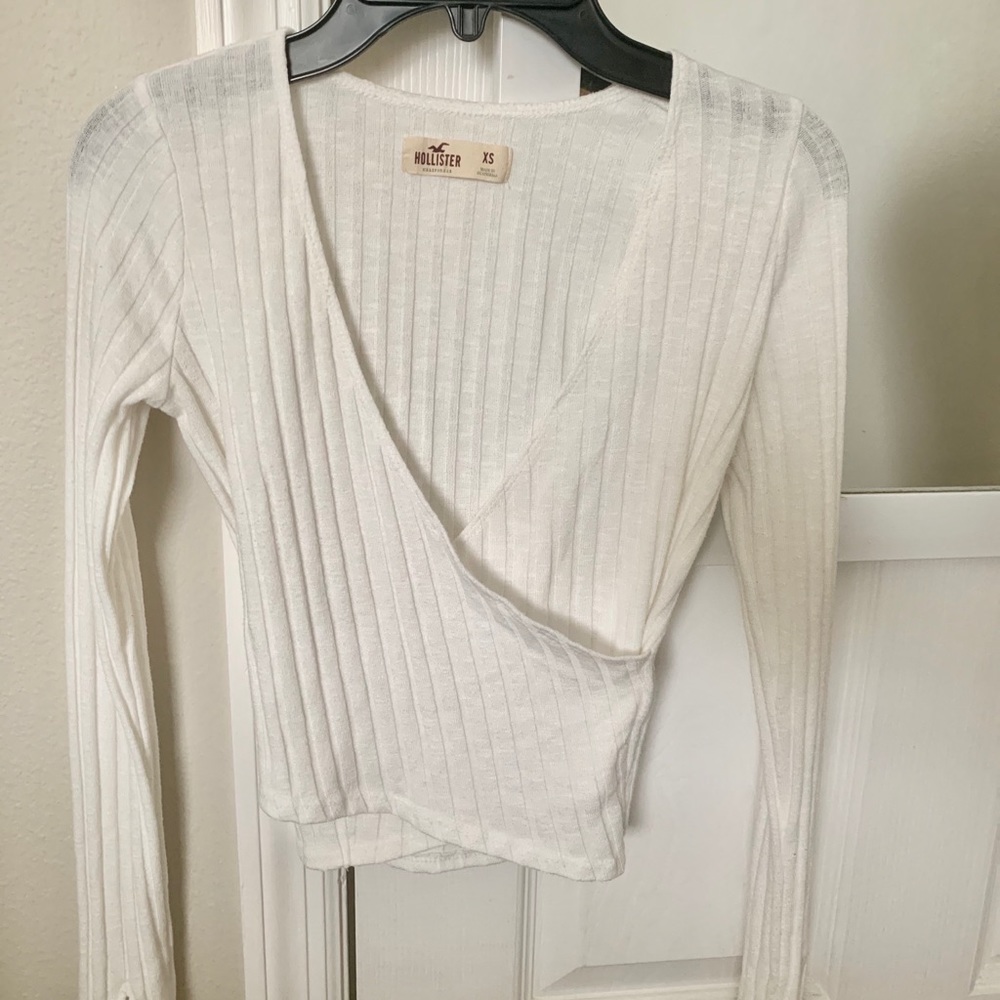 Hollister white top
